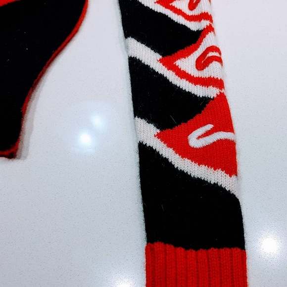 Authentic Vintage Moschino Rare Sz 8 - Picture 7 of 8